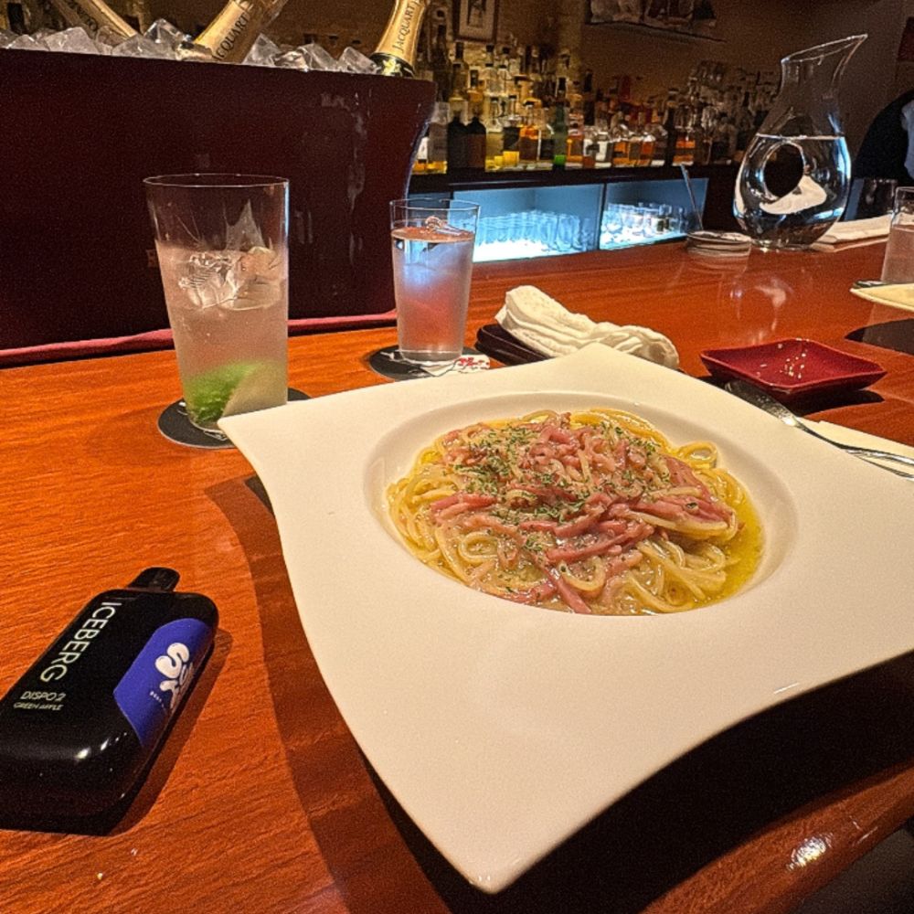 Bar 三石で提供されたアンチョビを基調としたパスタとカクテル