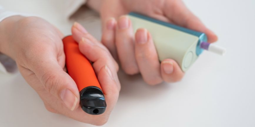 【徹底比較】電子タバコと加熱式タバコの違い！コスパ・健康リスク・吸いごたえは？
